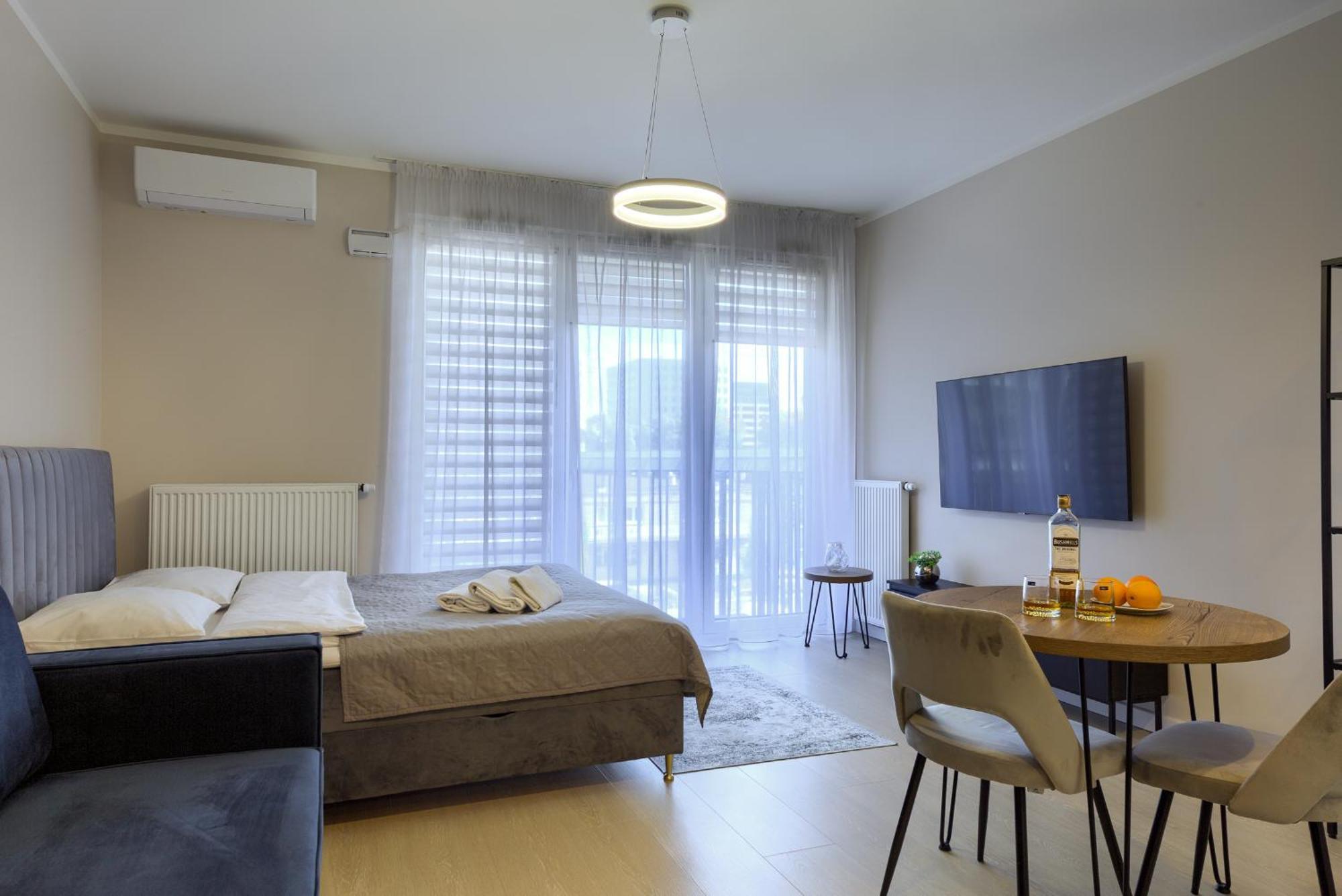 Apartament House Living